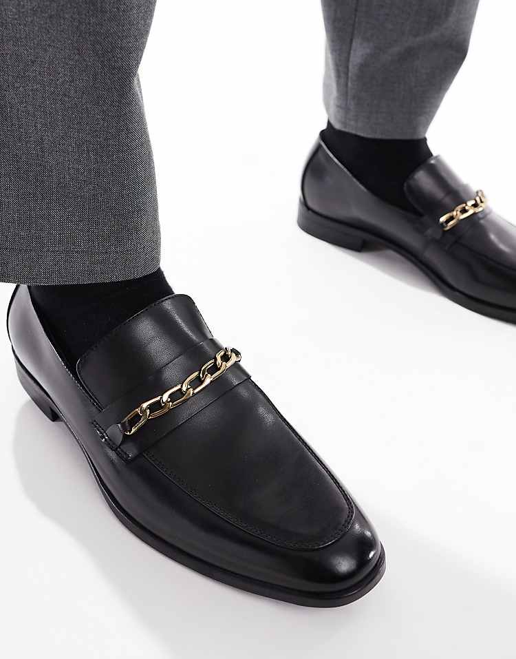 https://images.asos-media.com/products/asos-design-loafers-in-black-with-gold-chain/207228030-1-black?$n_750w$&wid=750&fit=constrain