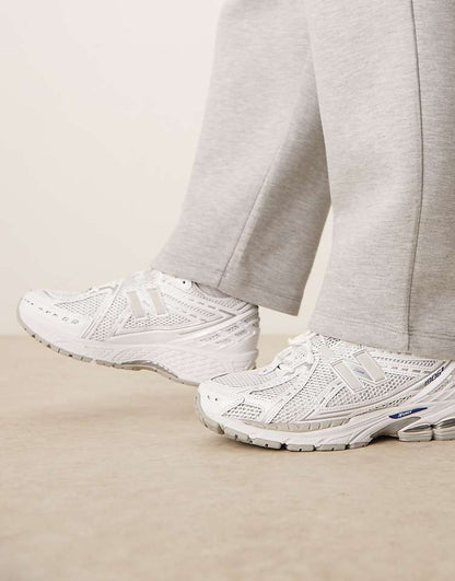 https://images.asos-media.com/products/new-balance-1906-unisex-sneakers-in-white/207238907-5?$n_750w$&wid=750&fit=constrain