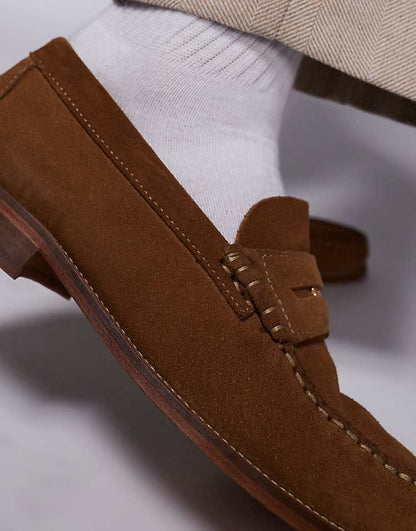 https://images.asos-media.com/products/walk-london-dalston-penny-loafer-in-tan-suede/207273737-3?$n_750w$&wid=750&fit=constrain