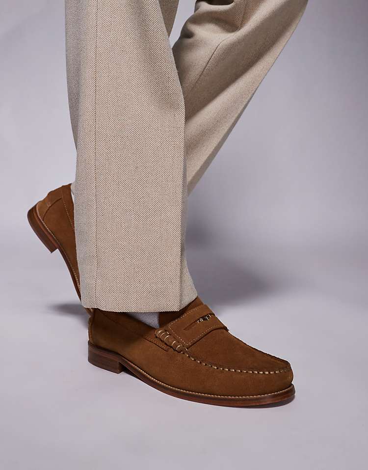 https://images.asos-media.com/products/walk-london-dalston-penny-loafer-in-tan-suede/207273737-4?$n_750w$&wid=750&fit=constrain