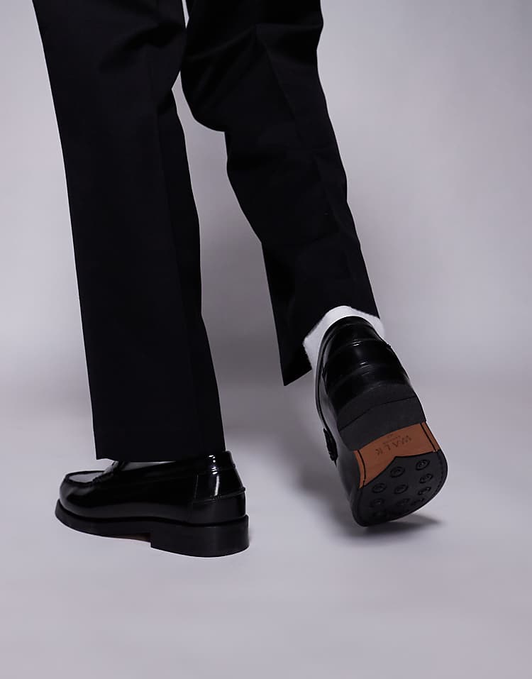 https://images.asos-media.com/products/walk-london-dalston-penny-loafer-in-black-smooth-leather/207273862-2?$n_750w$&wid=750&fit=constrain