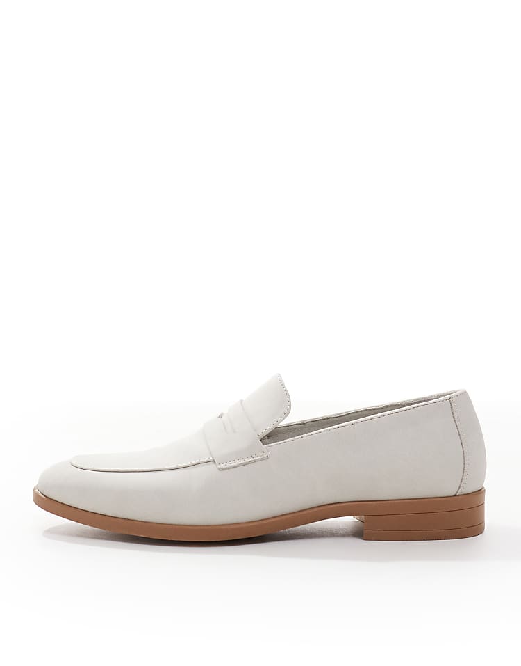 https://images.asos-media.com/products/asos-design-penny-loafer-in-nubuck/207388244-2?$n_750w$&wid=750&fit=constrain