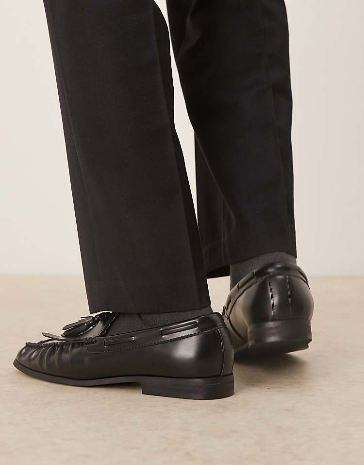 https://images.asos-media.com/products/asos-design-penny-loafers-in-black-with-fringing/207419744-2?$n_750w$&wid=750&fit=constrain