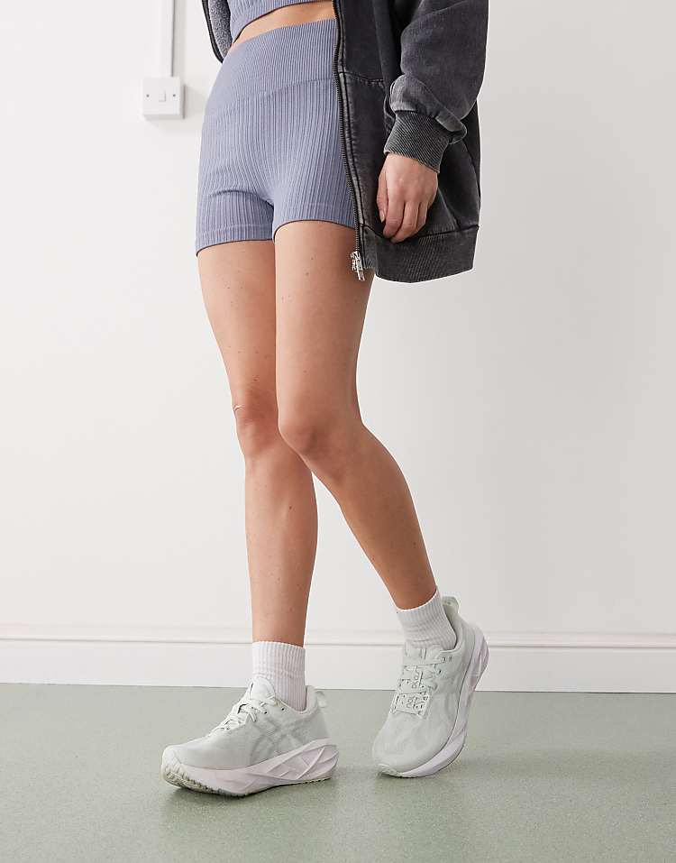 https://images.asos-media.com/products/asics-novablast-5-trainers-in-aqua-and-white/207652389-5?$n_750w$&wid=750&fit=constrain