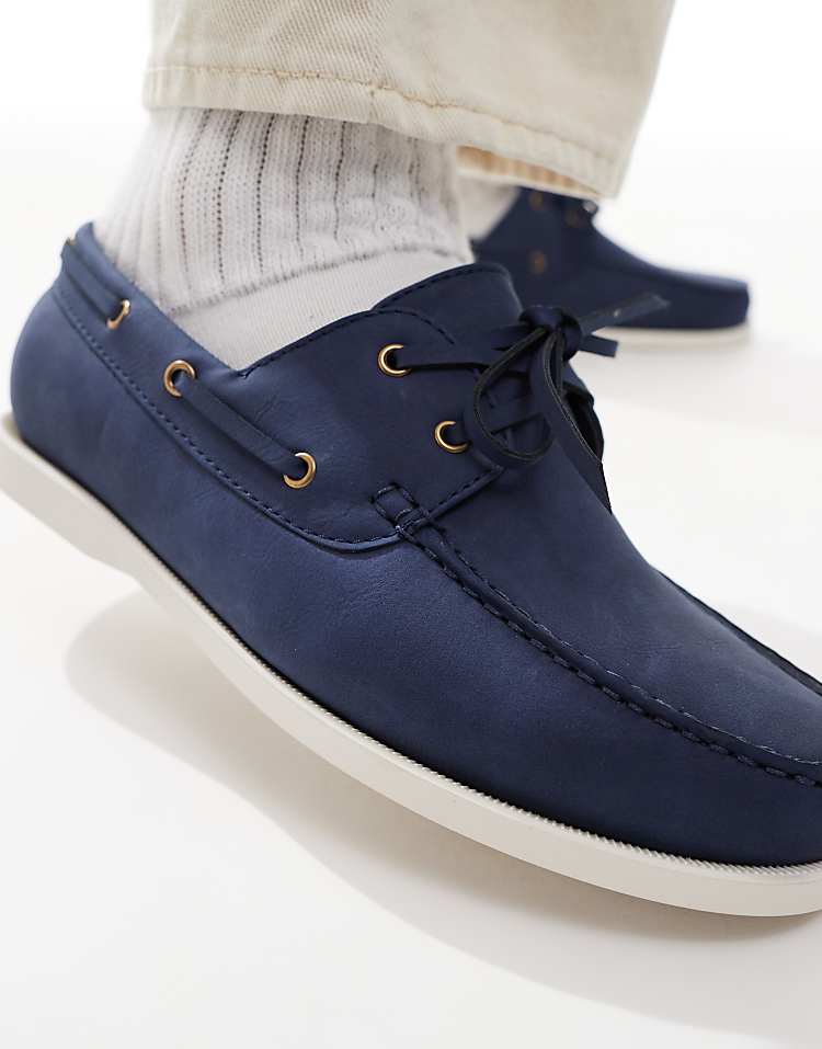 https://images.asos-media.com/products/seqwl-aft-classic-boat-shoes-in-nubuck-navy/207697958-2?$n_750w$&wid=750&fit=constrain