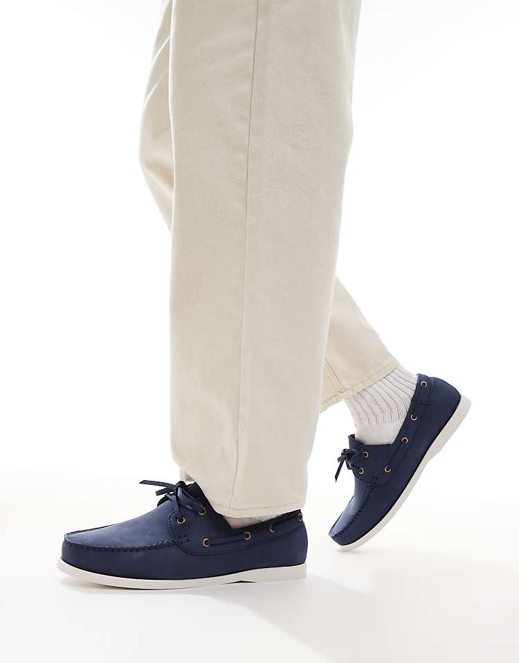 https://images.asos-media.com/products/seqwl-aft-classic-boat-shoes-in-nubuck-navy/207697958-3?$n_750w$&wid=750&fit=constrain