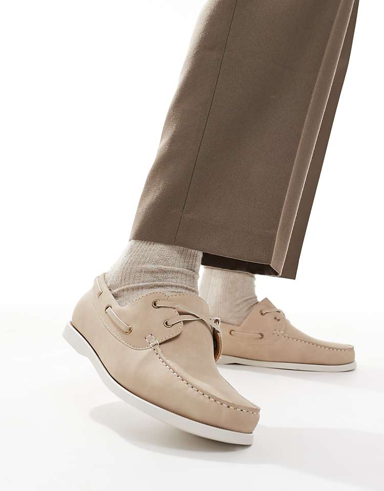 https://images.asos-media.com/products/seqwl-aft-classic-boat-shoes-in-nubuck-stone/207697994-1-stone?$n_750w$&wid=750&fit=constrain