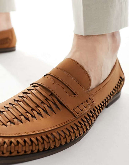 https://images.asos-media.com/products/schuh-reem-woven-loafers-in-tan/207737968-2?$n_750w$&wid=750&fit=constrain