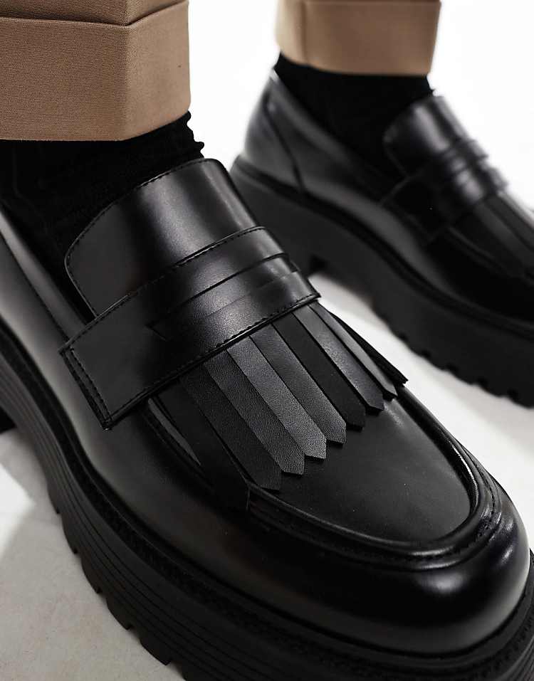 https://images.asos-media.com/products/asos-design-chunky-loafers-in-black-with-fringing/207745027-4?$n_750w$&wid=750&fit=constrain