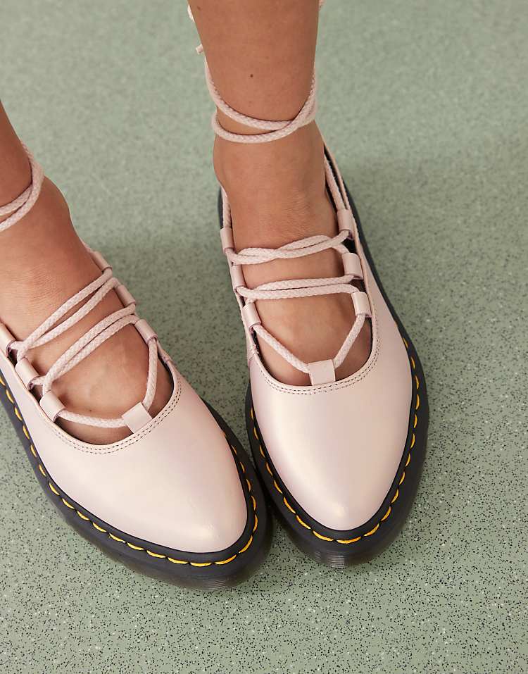 https://images.asos-media.com/products/dr-martens-elphie-ii-lace-up-shoes-in-powder-pink-gold/207782167-4?$n_750w$&wid=750&fit=constrain