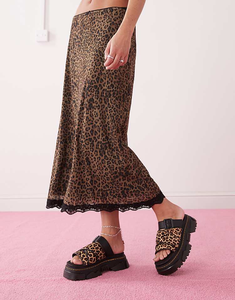 https://images.asos-media.com/products/dr-martens-mattison-slides-in-leopard-print/207782212-4?$n_750w$&wid=750&fit=constrain