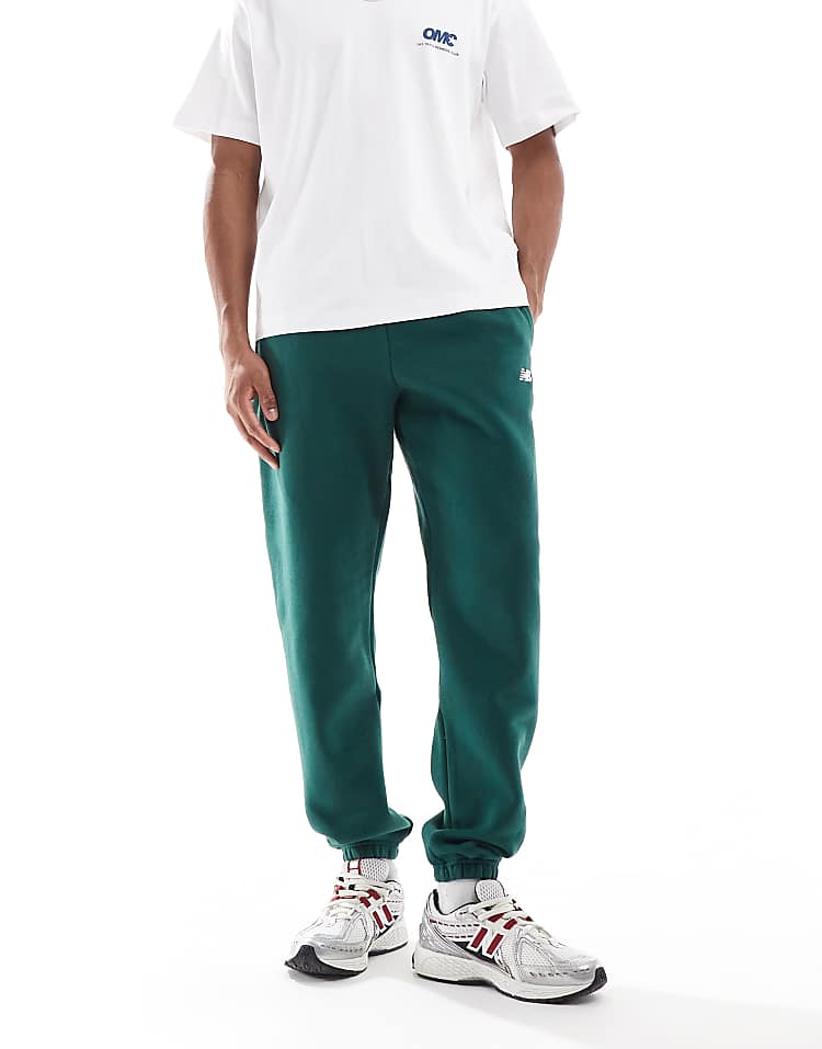 https://images.asos-media.com/products/new-balance-sport-essentials-fleece-jogger-in-green/207821274-2?$n_750w$&wid=750&fit=constrain