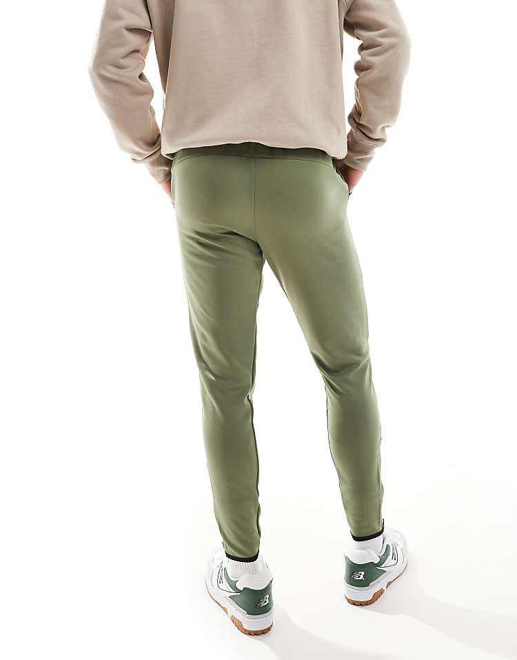 https://images.asos-media.com/products/new-balance-tenacity-knit-training-pant-in-green/207821323-4?$n_750w$&wid=750&fit=constrain