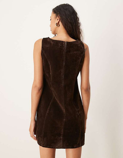 https://images.asos-media.com/products/asos-design-shift-dress-in-brown-flocked-denim/208019103-4?$n_750w$&wid=750&fit=constrain