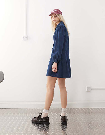 https://images.asos-media.com/products/reclaimed-vintage-mini-denim-shirt-dress-with-peter-pan-collar-in-indigo-rinse-wash/208231276-4?$n_750w$&wid=750&fit=constrain