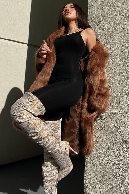 https://cdn.shopify.com/s/files/1/0293/9277/products/NovaSeasonJumpsuit-Black_MER_4ee3a8ac-5019-42bc-bcde-baebdaad46b8.jpg?v=1691624022