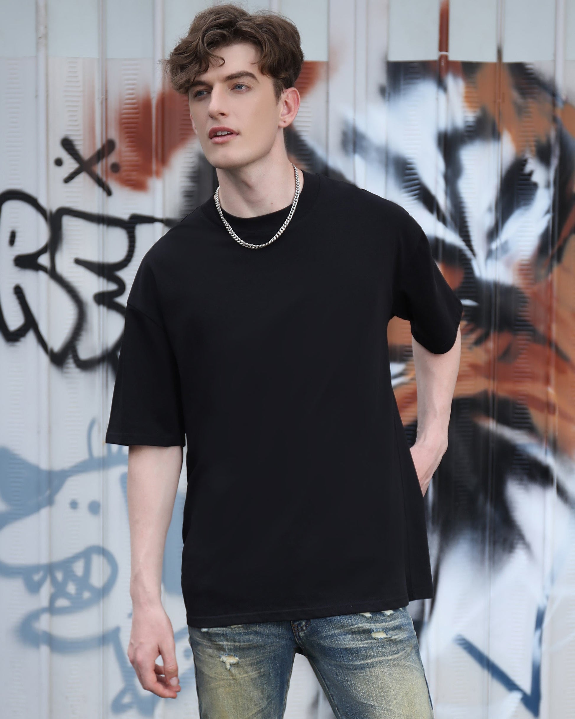 Logeqi black cotton t-shirt featuring an oversized fit for casual style and comfort