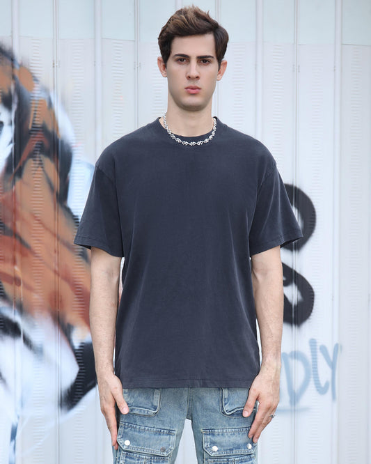 Logeqi oversized black crew neck t-shirt featuring a relaxed fit for casual style
