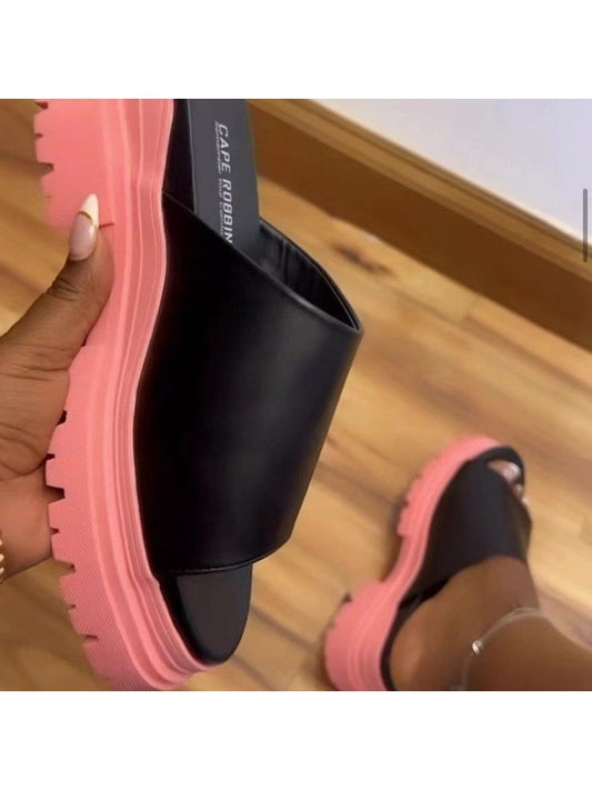 Wholesale7 solid color peep toe slippers with black upper and pink chunky sole for casual wear