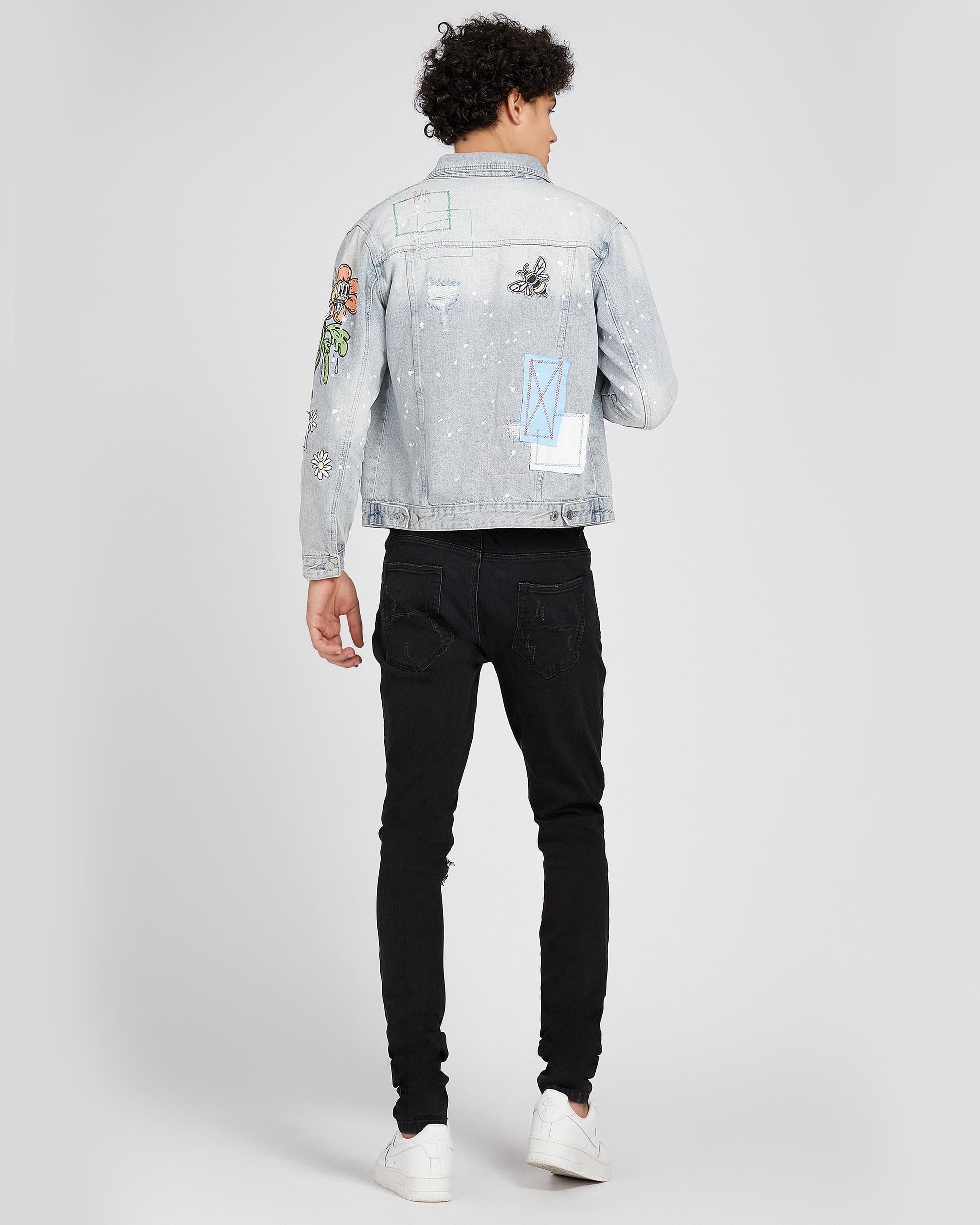 Logeqi casual denim jacket for men with embroidered patches and a faded blue finish
