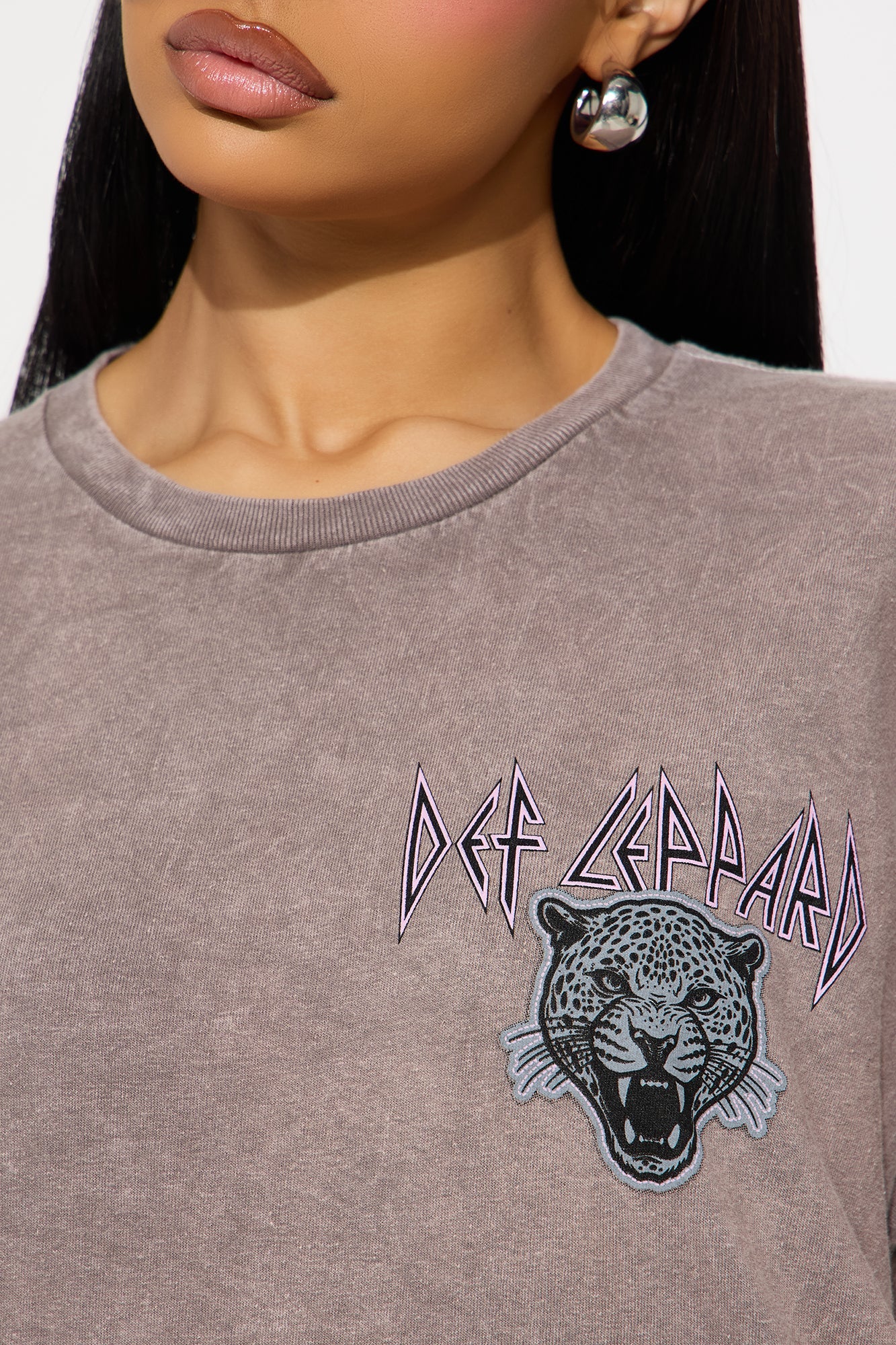 Def Leppard washed tee featuring a leopard graphic and stylish crew neck design