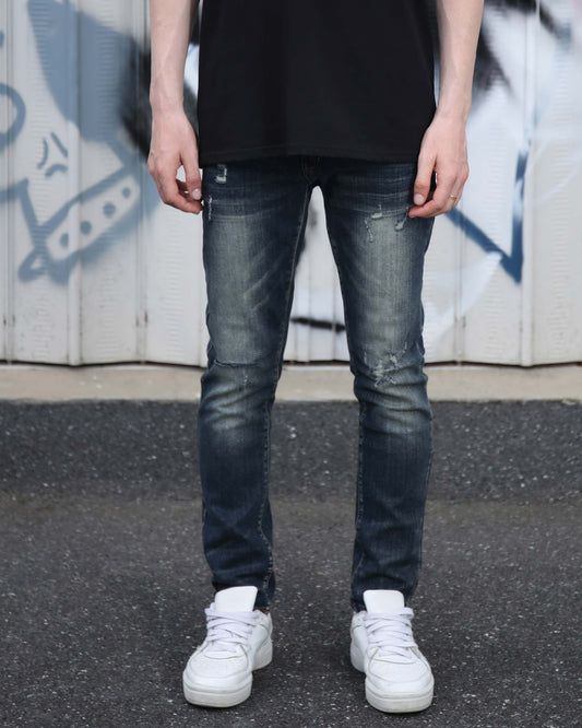 Logeqi slim fit ripped jeans men in dark wash worn with white sneakers and black shirt