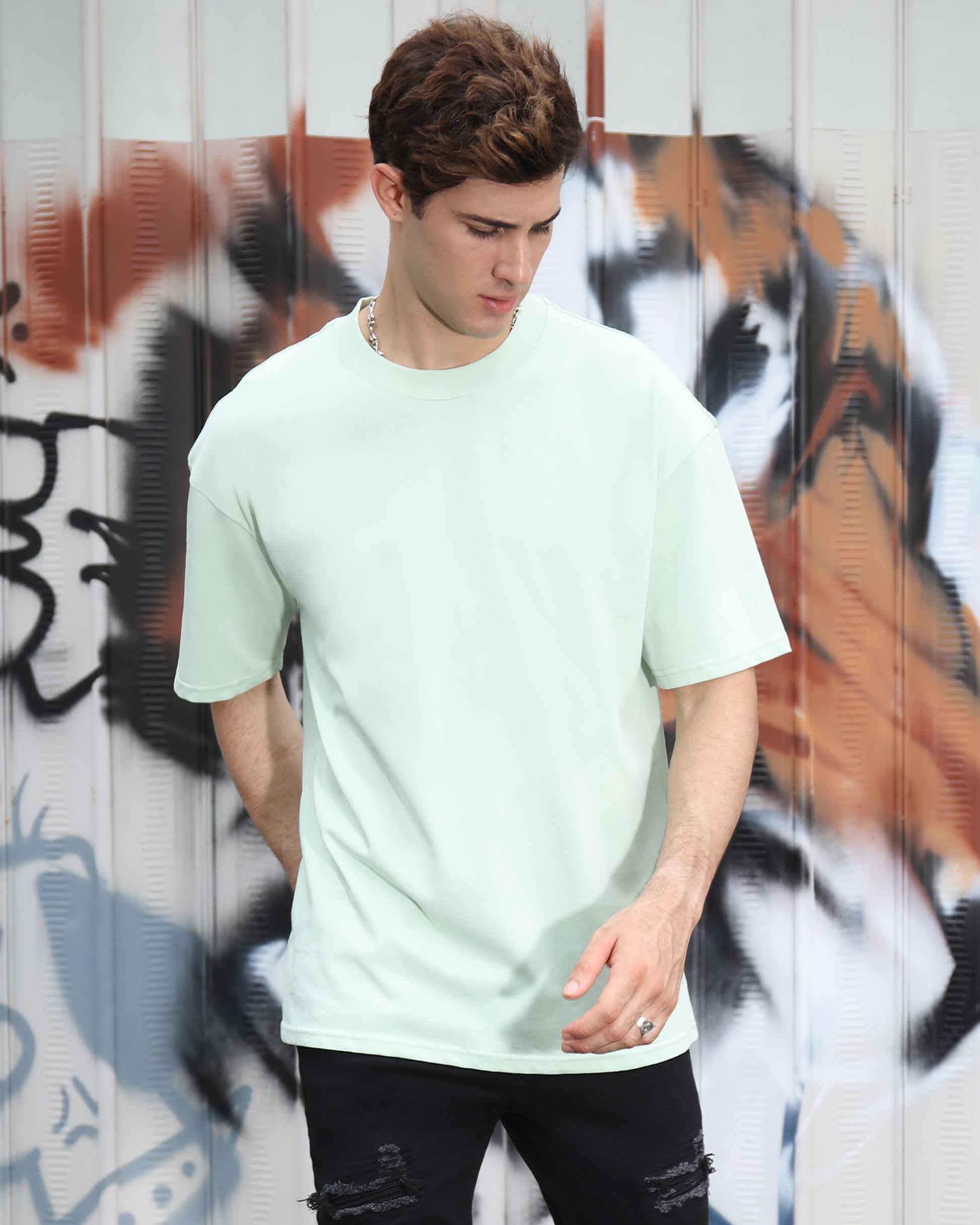 Logeqi Oversize T-Shirt in Light Green, perfect for casual wear with essential cotton tee comfort