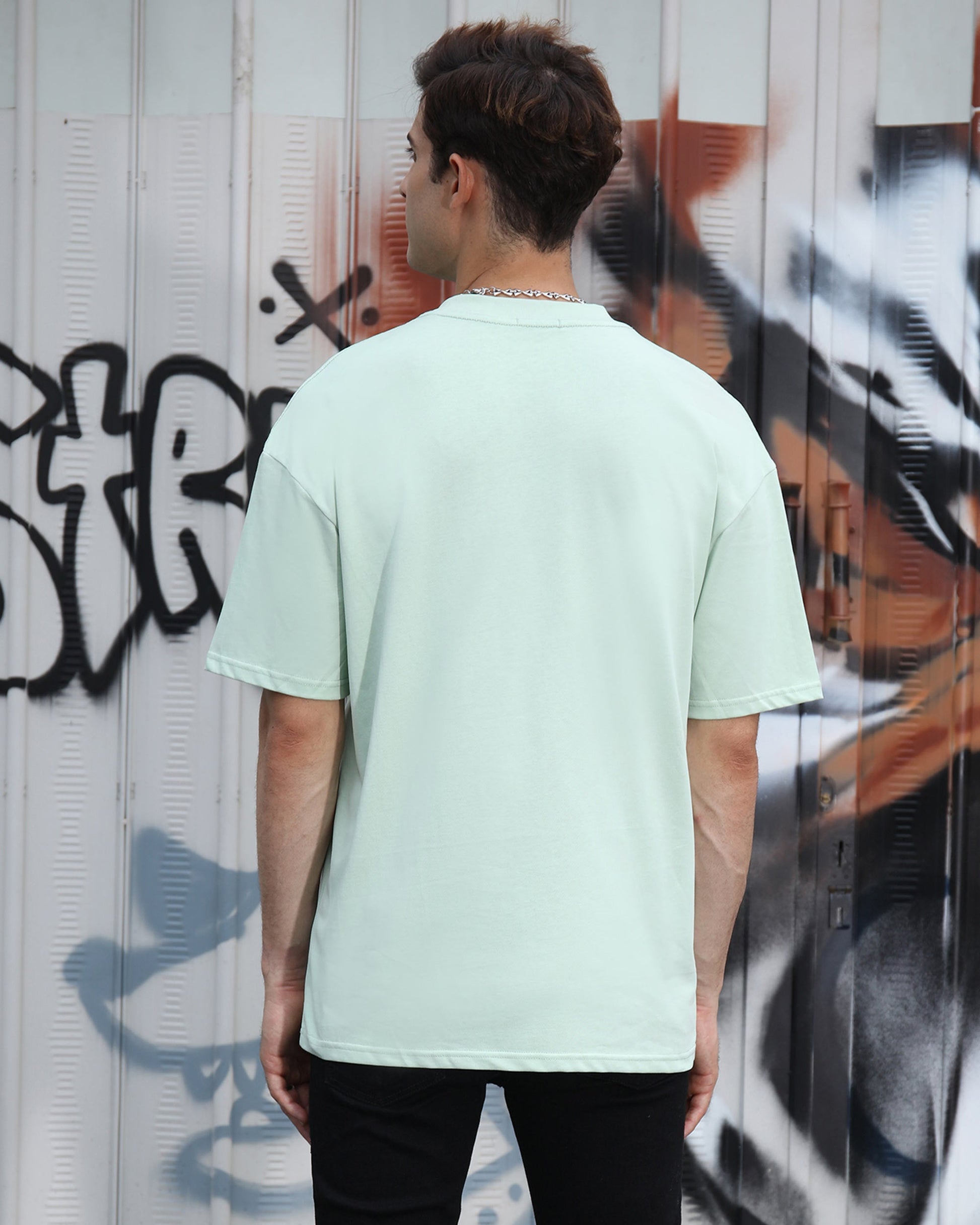 Logeqi Oversize T-Shirt in mint green, perfect for casual wear, featuring the essential cotton tee design