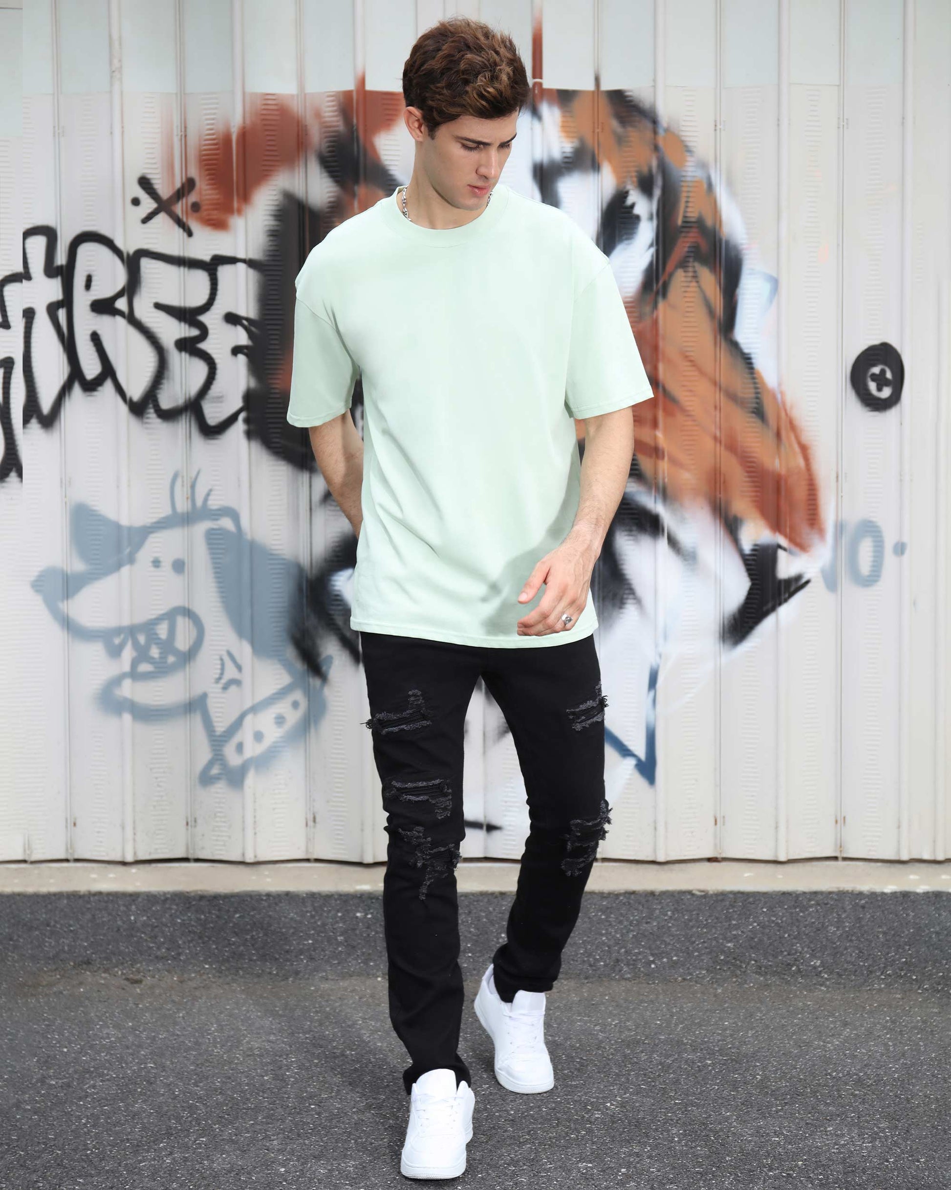 Logeqi essential cotton tee in light green, perfect for casual street style outfits
