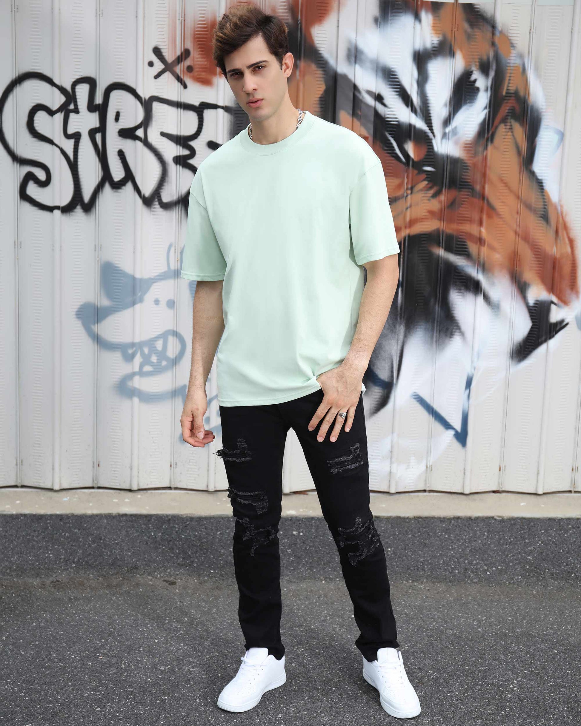 Logeqi Oversize T-Shirt in pale green, styled as an essential cotton tee for casual wear