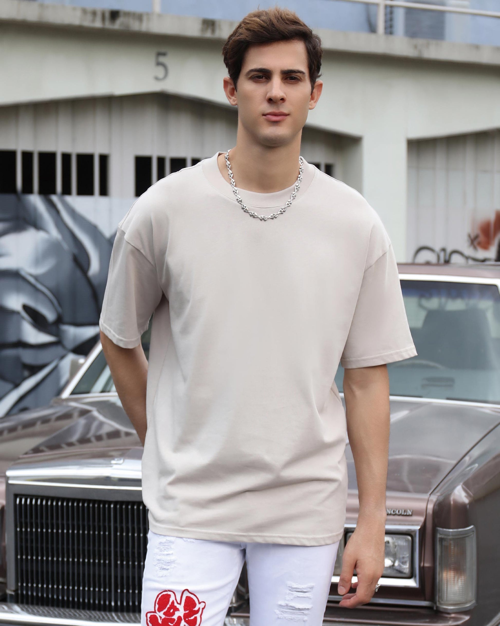 Logeqi essential solid t-shirt in beige with a relaxed fit and stylish streetwear vibe