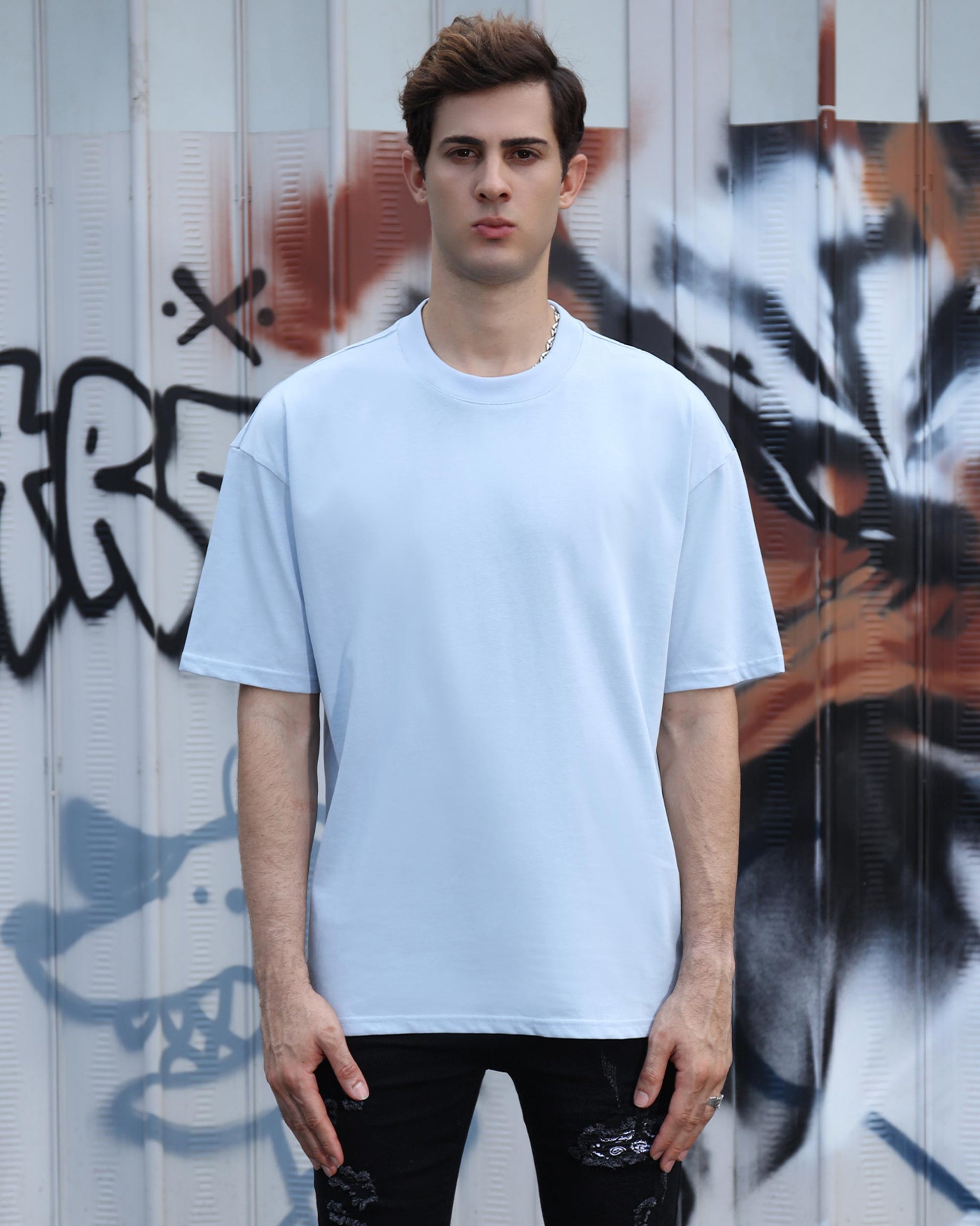Logeqi essential solid t-shirt in white, featuring an oversized fit for casual comfort