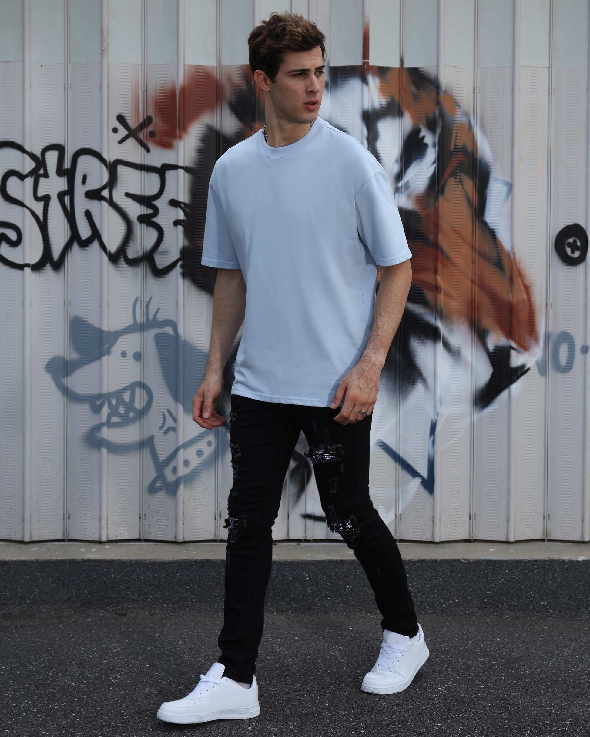 Logeqi essential solid t-shirt in light blue, styled with black jeans and sneakers for a casual look