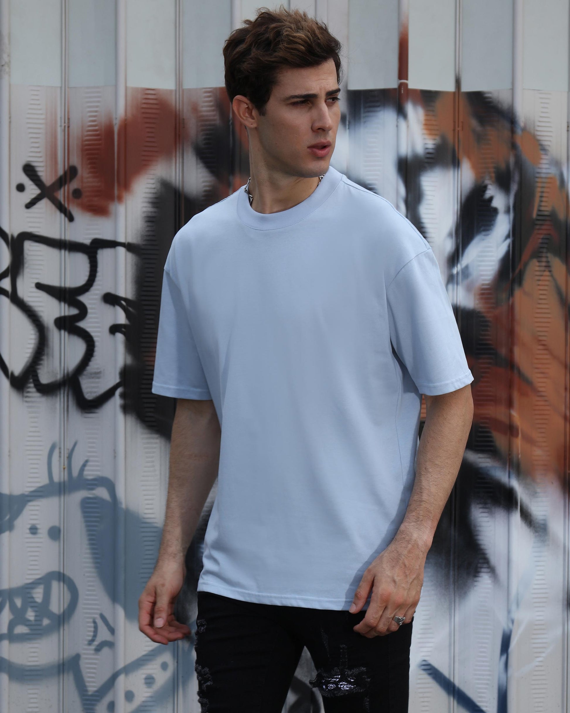 Logeqi essential solid t-shirt in light blue with a relaxed fit for casual wear