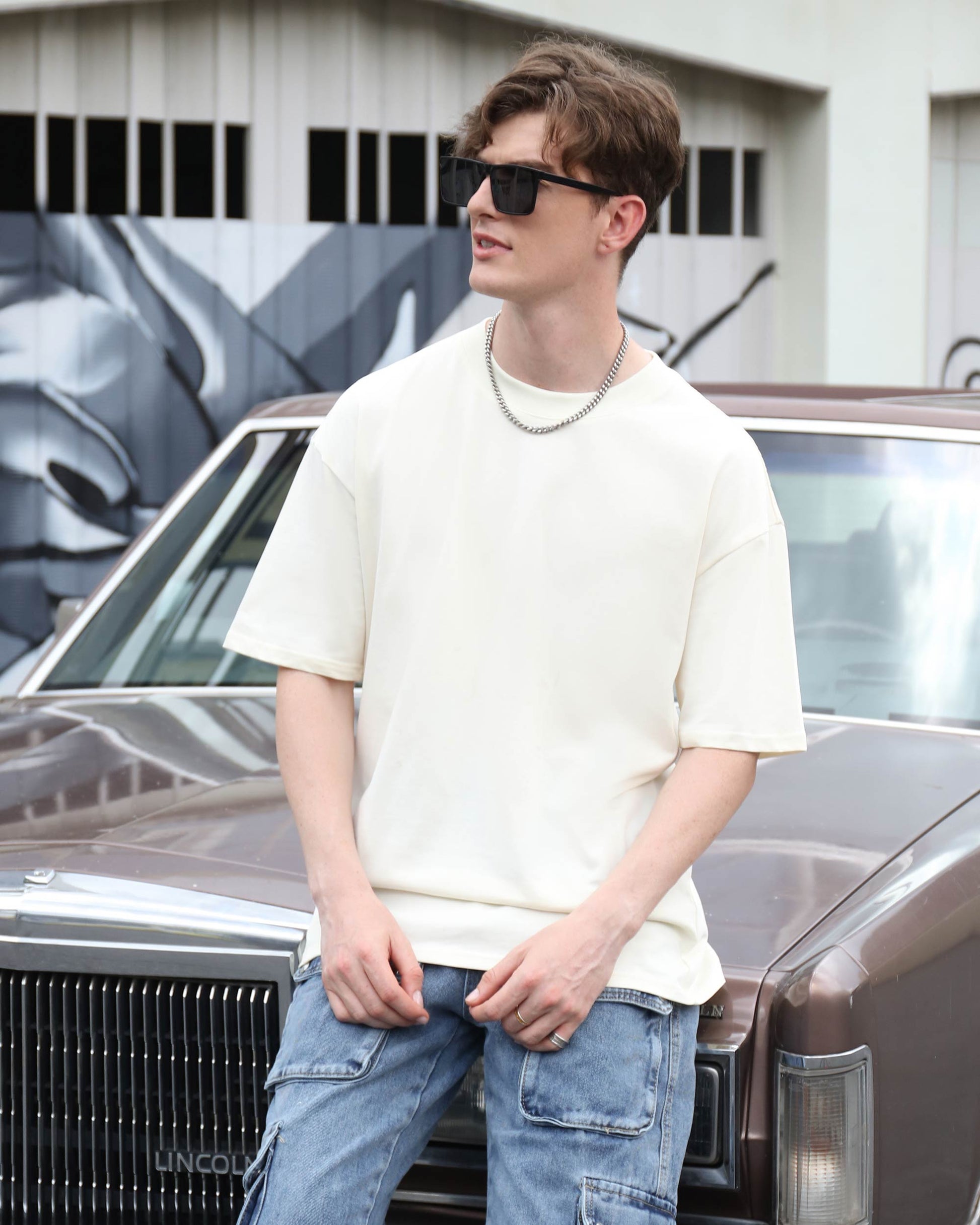 Logeqi Essential Solid T-Shirt in Cream with Oversized Fit for Casual Style