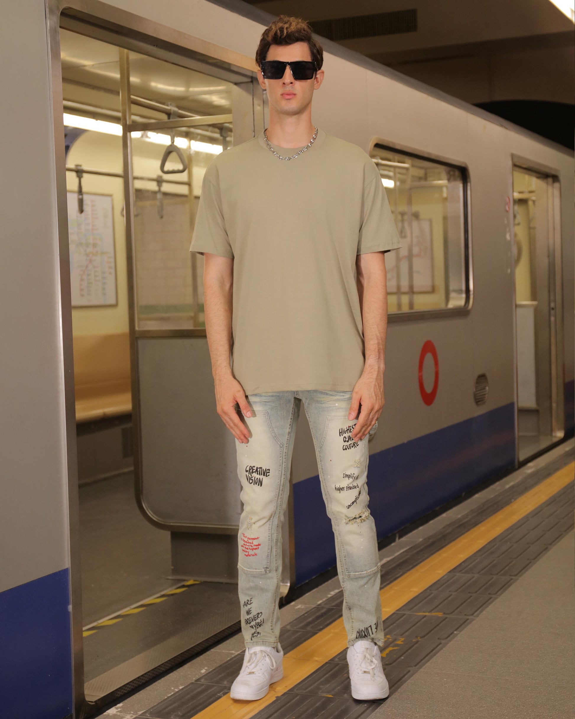 Logeqi oversized T-shirt in olive green, a stylish essential solid tee for casual wear