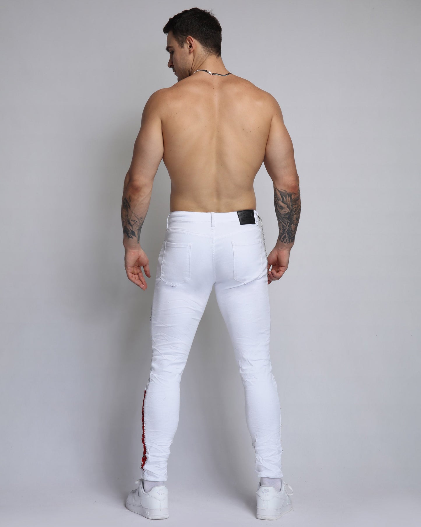 Men's Graffiti White Jeans by Logeqi with a slim fit and stylish graffiti detailing