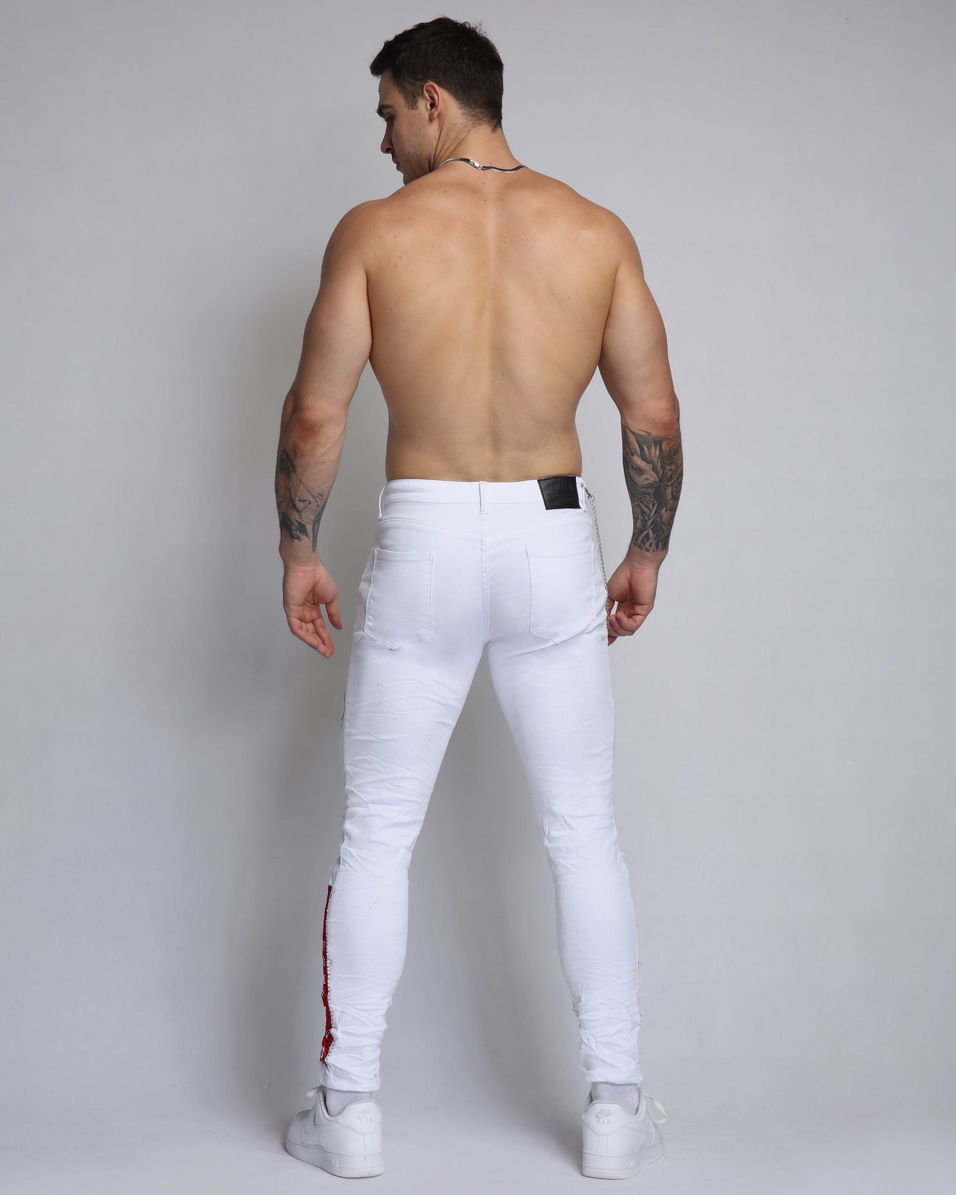 Men's Graffiti White Jeans by Logeqi with a slim fit and stylish graffiti detailing