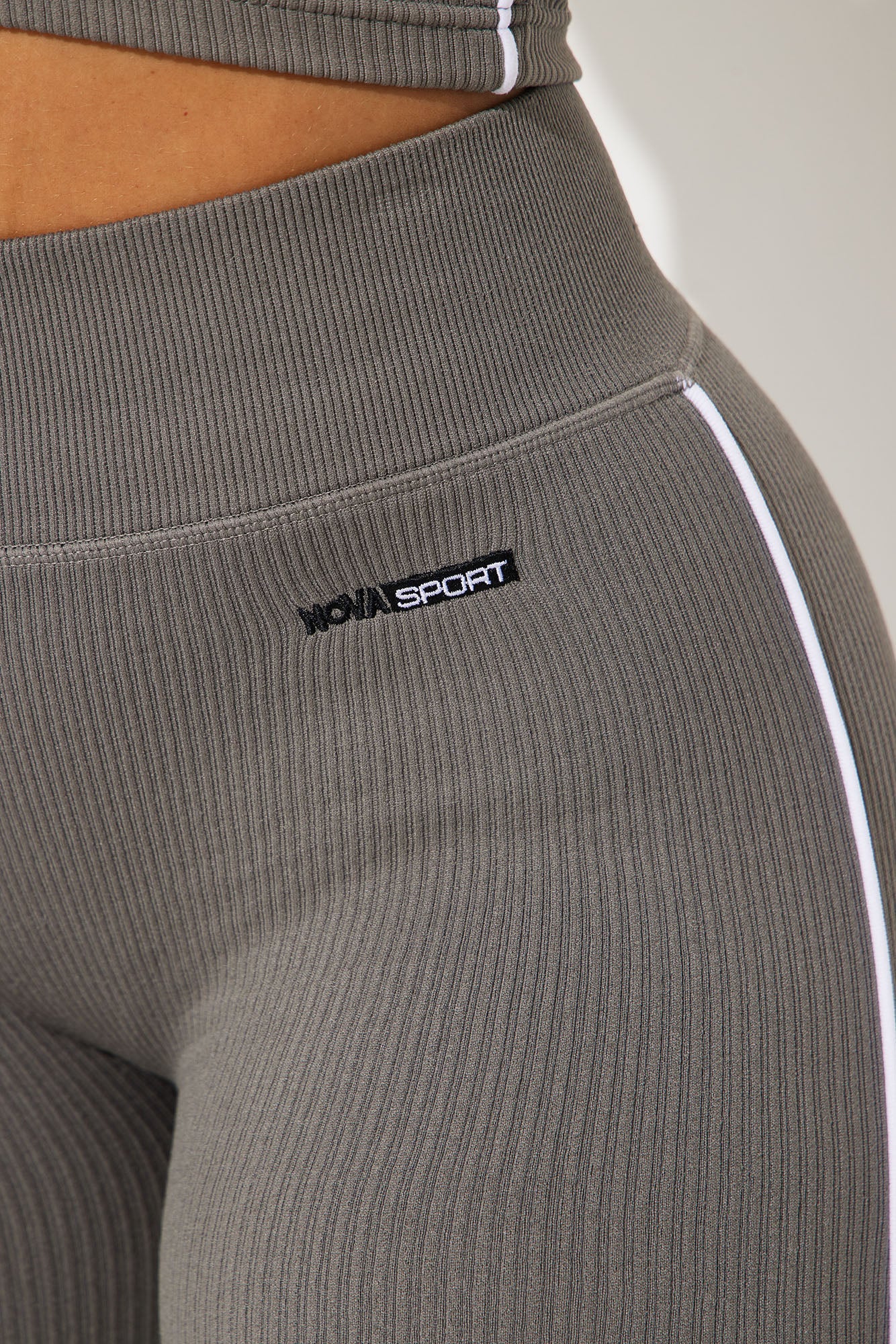 Fashion Nova Nova Sport seamless capri leggings for women in ribbed gray fabric with stylish accent detailing
