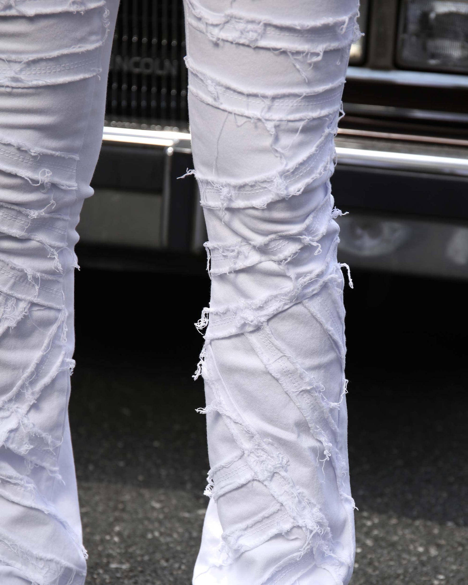 Logeqi retro white flared jeans with trendy distressed detailing and a chic fit