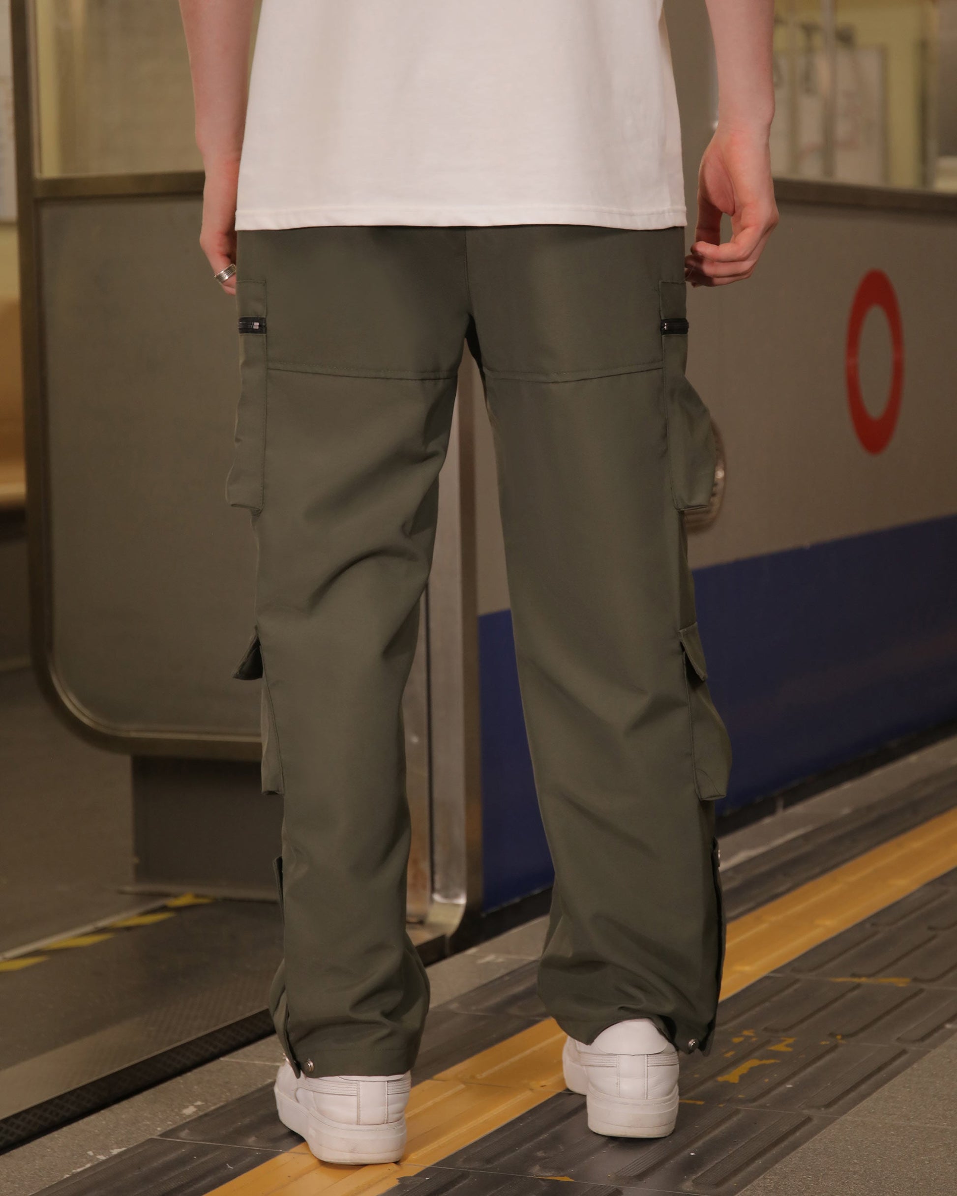 Logeqi stylish cargo pants for men in olive green with multiple pockets and relaxed fit