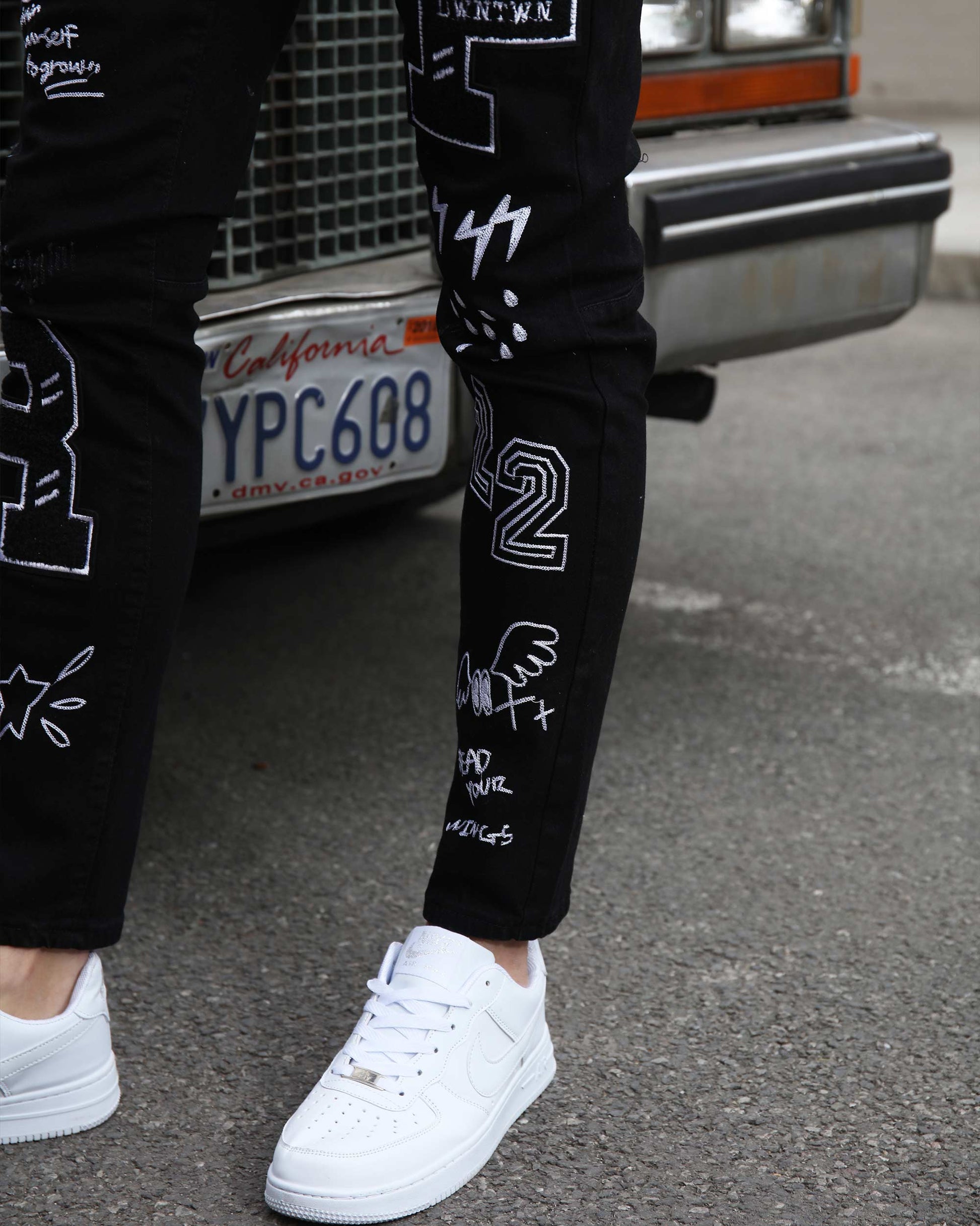 Logeqi urban graffiti jeans featuring bold designs and a slim fit style for streetwear enthusiasts