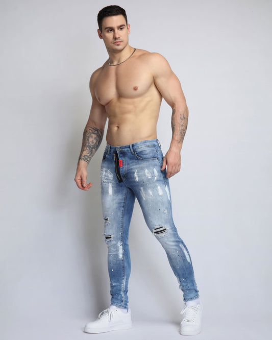 Logeqi vintage ripped denim jeans in light blue worn by a model showing a stylish fit