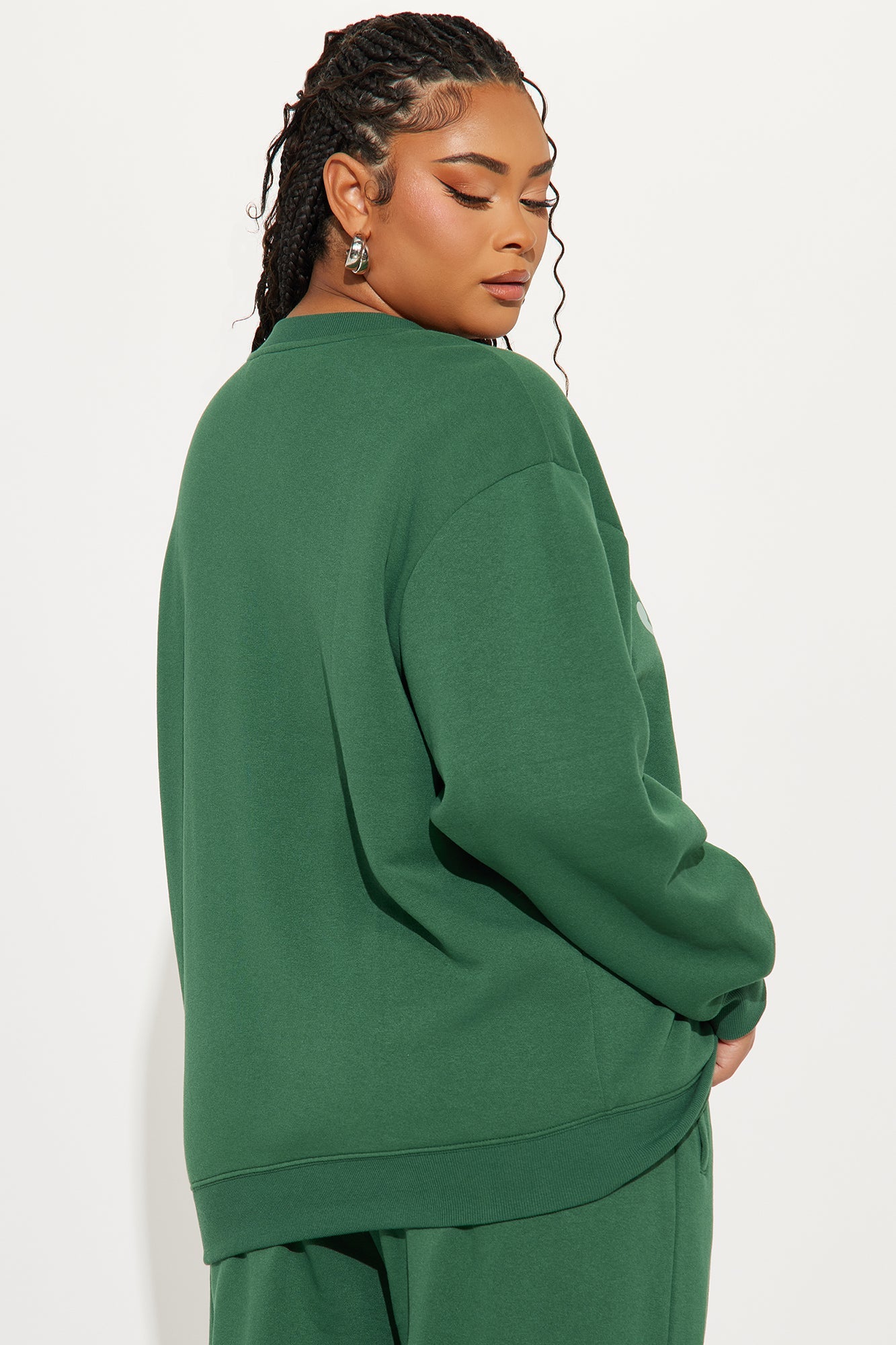 Von Dutch distressed crewneck sweatshirt in green with relaxed fit and long sleeves for casual style