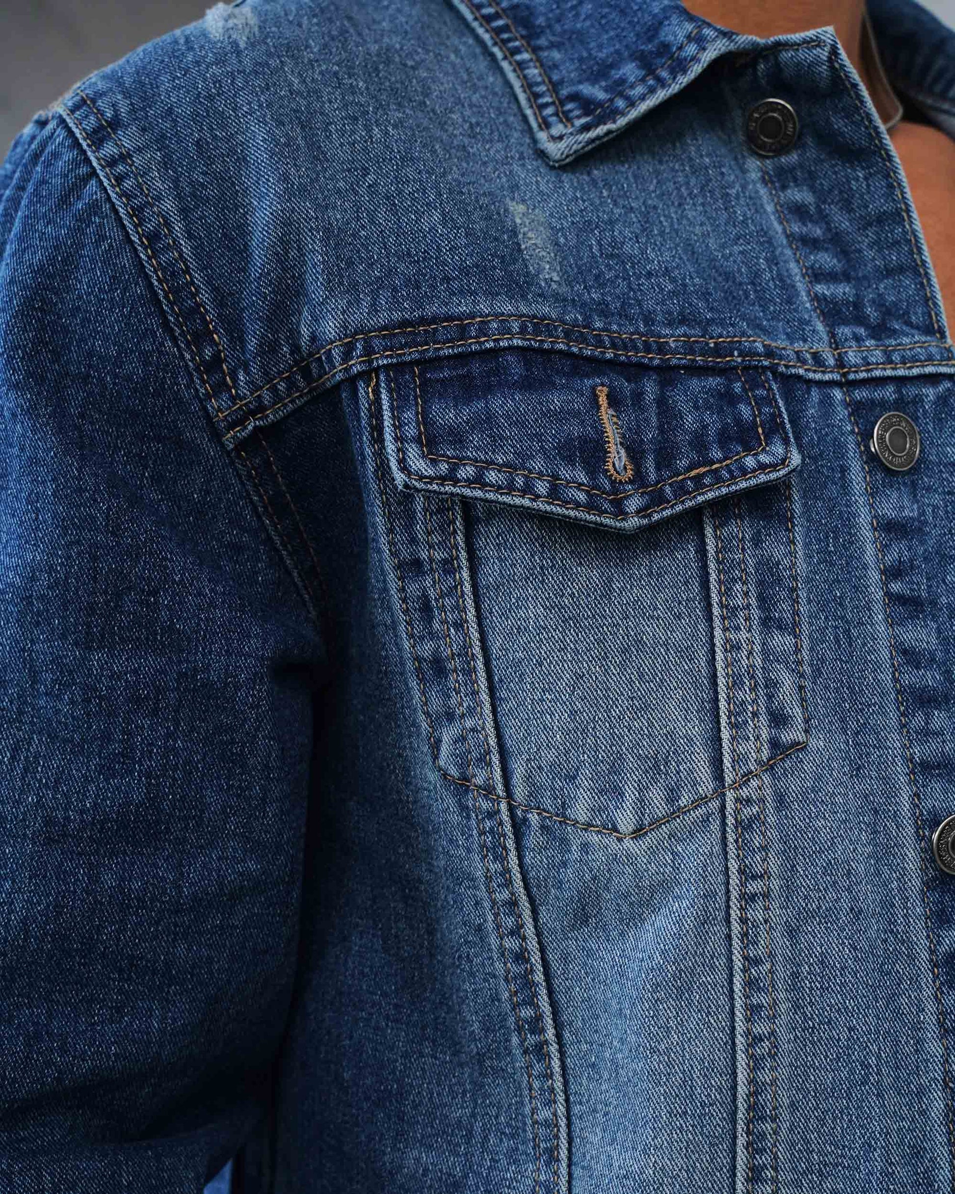 Logeqi washed blue denim jacket featuring a classic design and front pockets